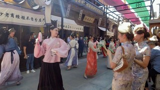 The performance at Henan Film Town—sisters in Hanfu dancing, it's so beautiful!