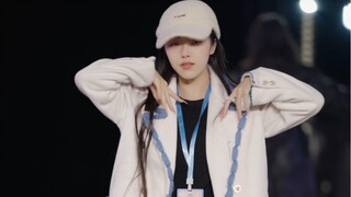 常服排练版的秋月凉