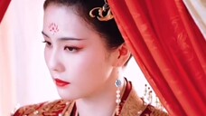 This is amazing. This is the first time I see a drama where the heroine likes the second male lead i