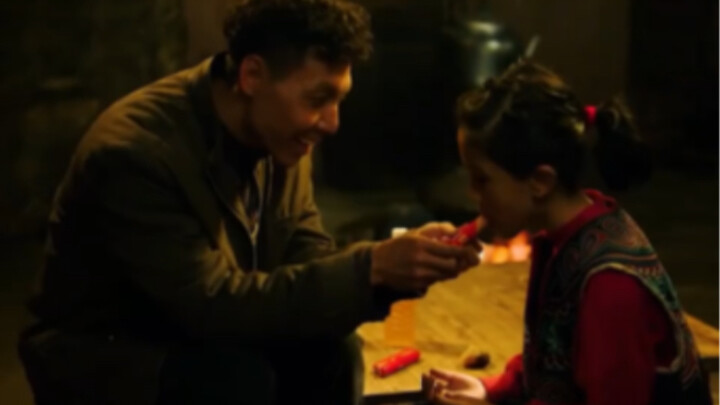 Cô bé cả năm mới gội đầu một lần mà vẫn bị đối xử khác biệt.