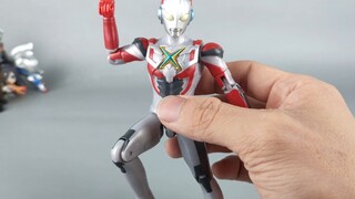 Các phụ kiện đắt hơn và giá tăng gấp đôi. Phiên bản Ultra Super Mobile Series Ultraman X quốc gia th