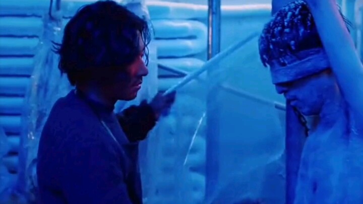 The butcher froze the human traffickers directly. How cruel!