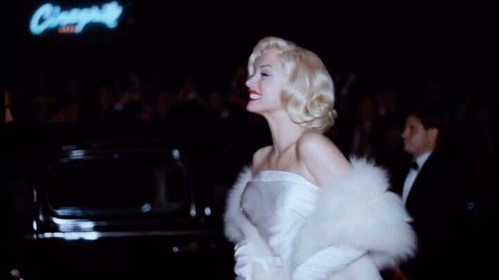 مونرو الشقراء: تحت الجسد الجميل يقبع روحٌ منهار.