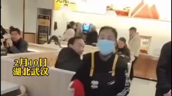 Man Questions Shop for Passing Off Duck Meat as Beef; After Negotiations Fail, Orders 100 Meals for 