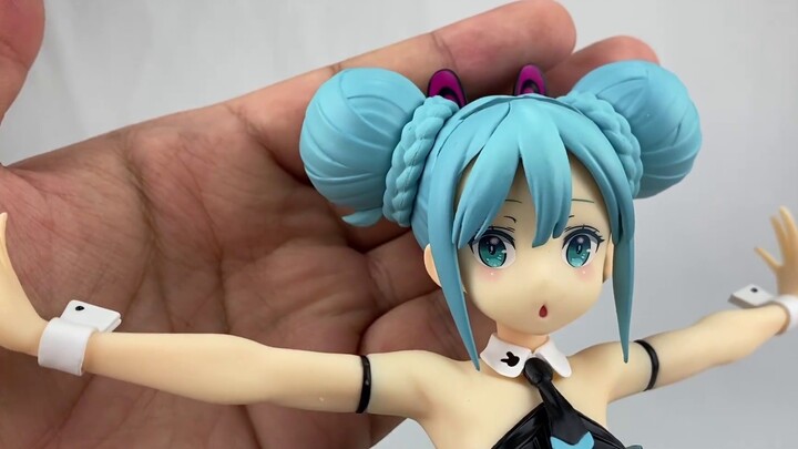 The latest prize uncle takes you to unbox and see the bunny girl Hatsune Miku