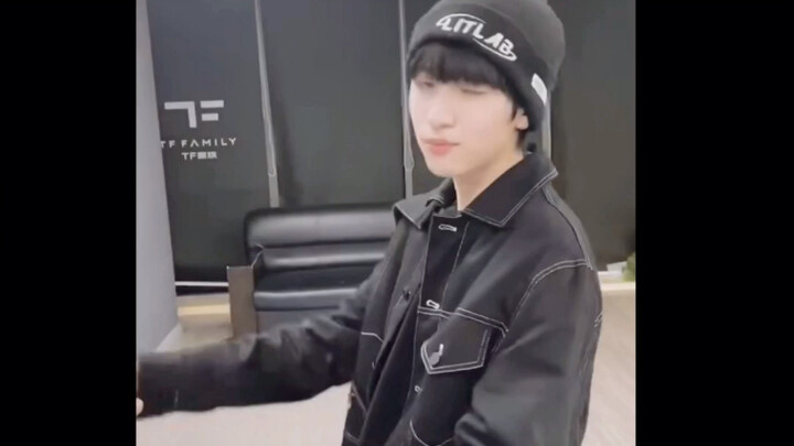 快乐的小严！！！