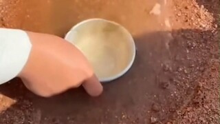 中东沙漠地区的人们，如何用土办法“净化”雨水