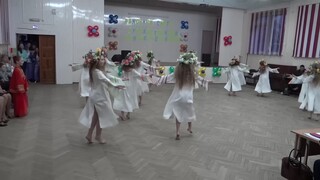 俄罗斯姑娘跳乌克兰舞蹈，十年前，边境地区