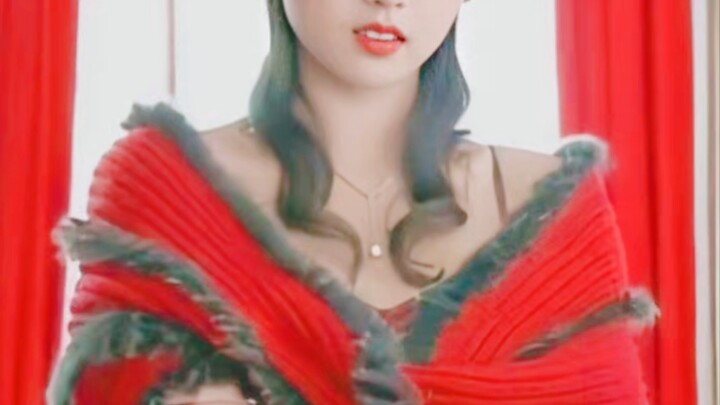 So this is what "bereavement-style beauty" really looks like! She’s Zi Ling, who won over thousands 