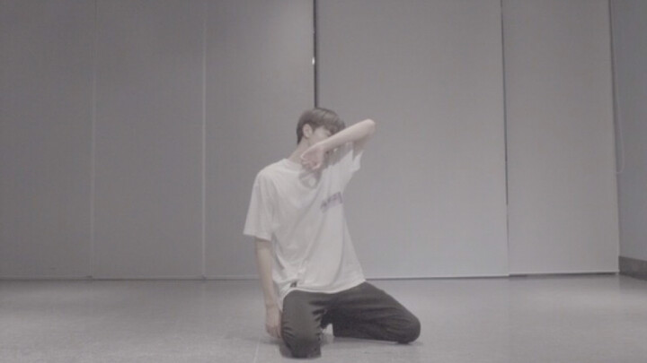 Here it is, here it is! The video of Lin Yi dancing a boy group choreography is out!! He’s dancing S