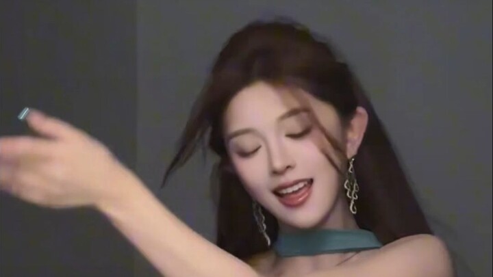 أذناك حمراوان.