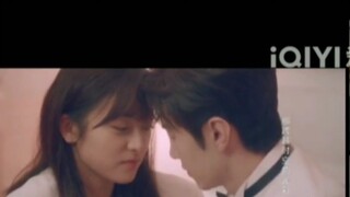 Chen Zheyuan และ Shen Yue ดูฉากใกล้ชิดของเธอ ขุดนิ้วเท้าของเธอลงไปที่พื้น และถูกประหารชีวิตต่อสาธารณ