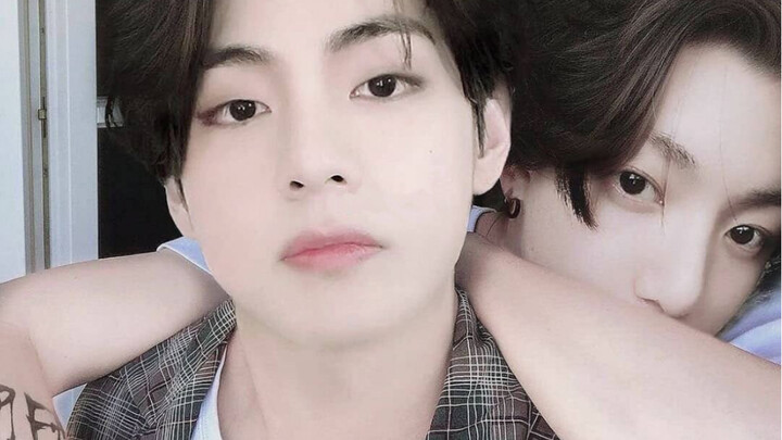 [Jungkook-V] Ingin sekali mengumumkan pada dunia: Kami berpacaran!