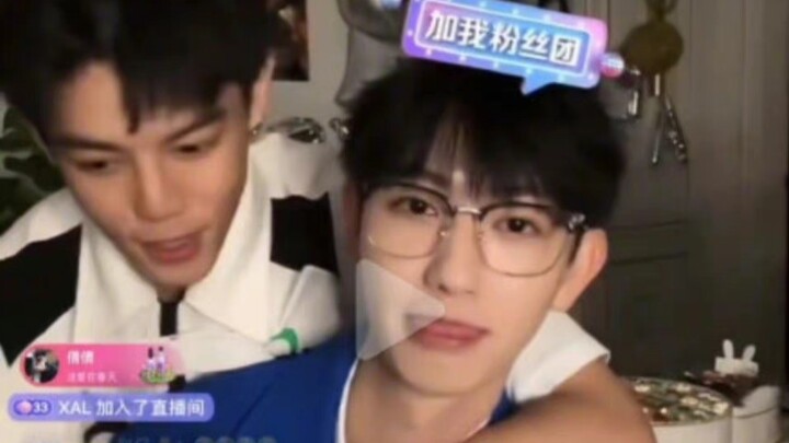 Holy crap! He's going wild! Idol Liu Cong from Produce Camp comes out! Real-life couple in Chinese e