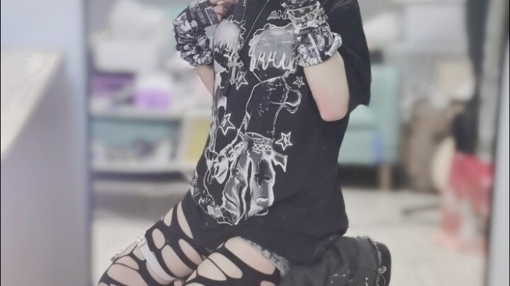When boys dress like this, they look both cool and cute!