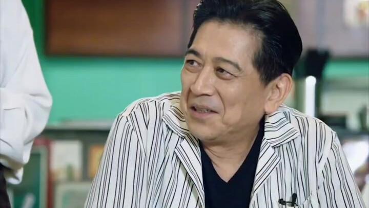 "The former gang boss retires from the underworld, only to be bullied by some street thugs when dini