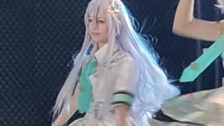 ?摸鱼成这样 队友也不说吗
