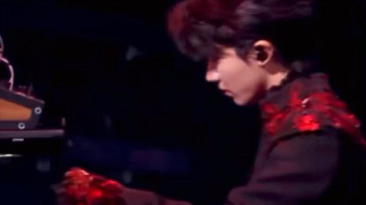 Tiểu Mã! Solo! Chơi synthesizer đẹp trai hết chỗ nói [vỗ tay] “Tôi sẽ tự mình lao vào vụ nổ vũ trụ 💥