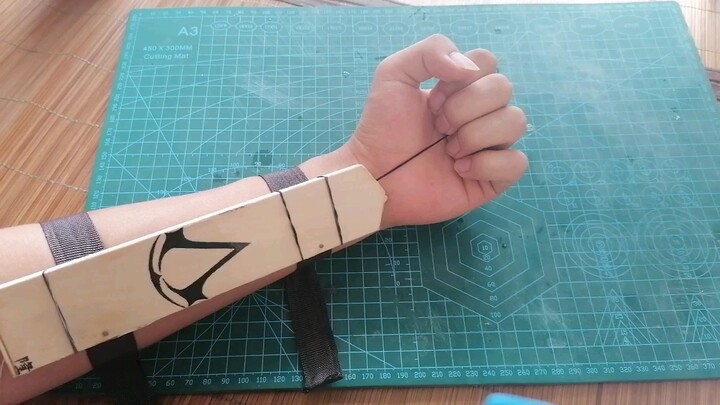 [DIY] Pedang tersembunyi sederhana dari Assassin's Creed