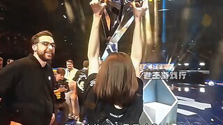 ماجور حاصل على MVP براتب شهري 10 آلاف دولار؟