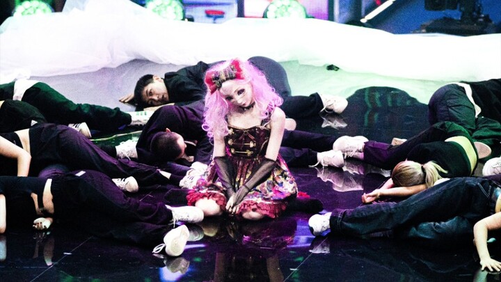 Over 15 million views on YouTube! Chinese female idol’s dark lolita choreography—Li Zixuan’s masked 