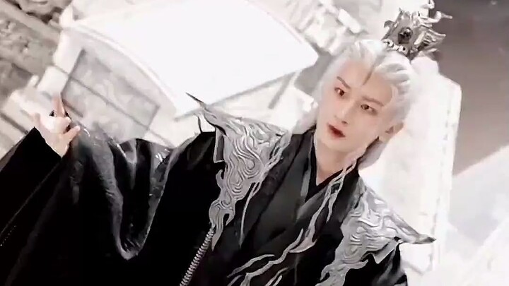Holy cow!! Cheng Yi’s new drama role is a cold-hearted immortal—his “scumbag dad” persona is serious