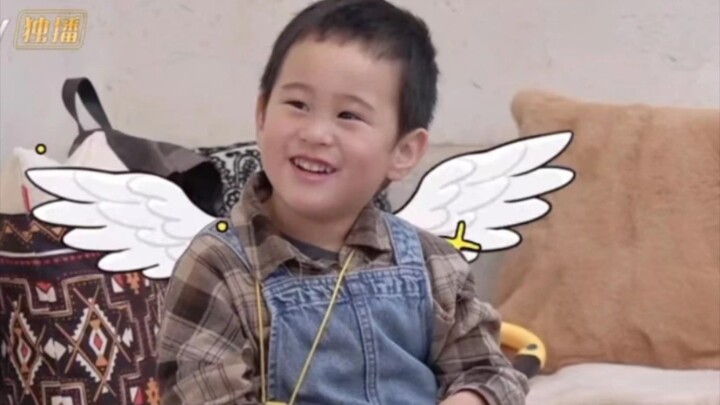 In my aunt’s eyes, Mario is just so chubby ʕ•̫͡•ʔ “Auntie~ Auntie~ Give me a hug~”