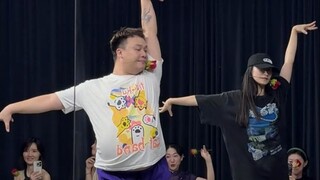 早上一个鸡蛋，中午一个玉米，晚上8个骑手已接单