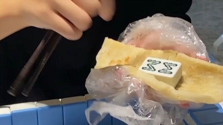 لم أتوقع أبدًا! هل يمكن حقًا أن تصادف مثل هذه اليد النقية تمامًا أثناء لعب الماهجونغ؟