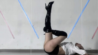 Siapa lagi yang masih menggali sepatu hak tinggi Lisa!