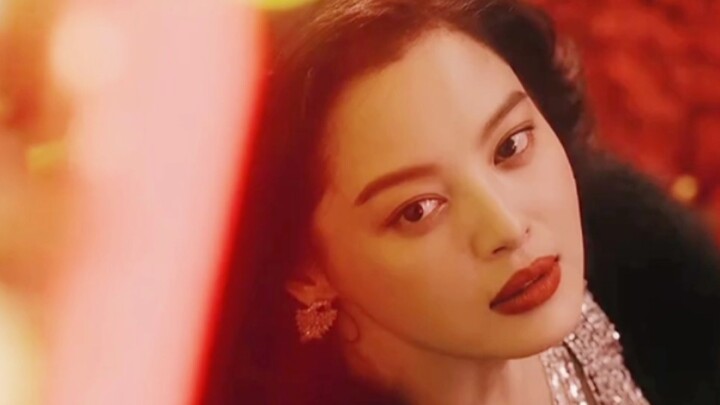 It must be said that this role perfectly showcases Xin Zhilei’s beauty.