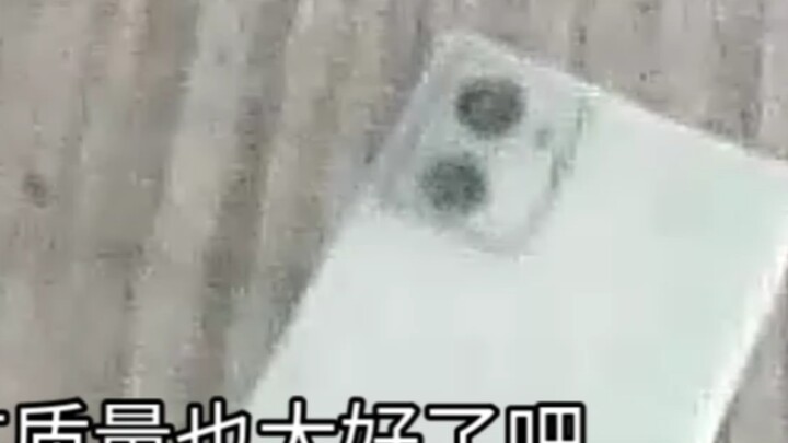 بينما كنت أغسل حقيبة الأقلام، عثرت على هاتفي المحمول المصغر الذي فقدته منذ سنوات.