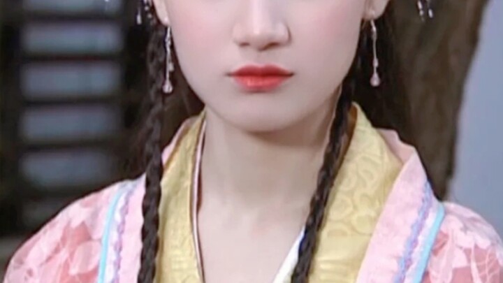 It’s a pity she’s now focused on livestream shopping. Her on-screen looks really make her shine even
