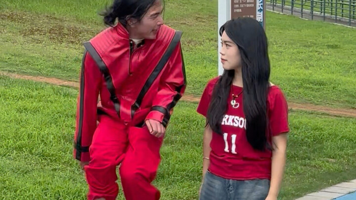 Tái hiện y hệt Michael Jackson