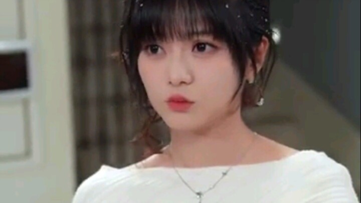 1. At first sight, she felt his obsessive possessiveness and tried to avoid him, but he pursued