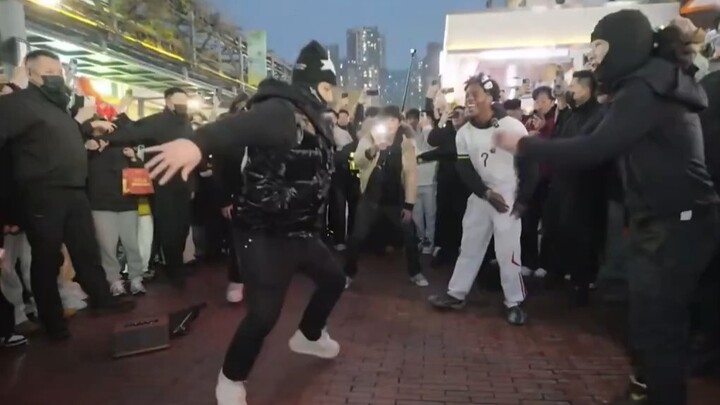 การเดินทางไปเฉิงตูของ IShowSpeed เขาประหลาดใจที่เห็นคนท้องถิ่นเต้นฟิลลีแท็งก์และเต้นรำอื่นๆ