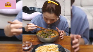 Mukbang mì gạo lứt và mandu #anngon