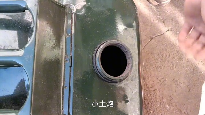 过年娱乐项目，炸铁桶，放鞭炮