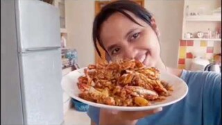 ปูทอดกระเทียม นุ่น แม่บ้านตั๊กแตน ชลดา