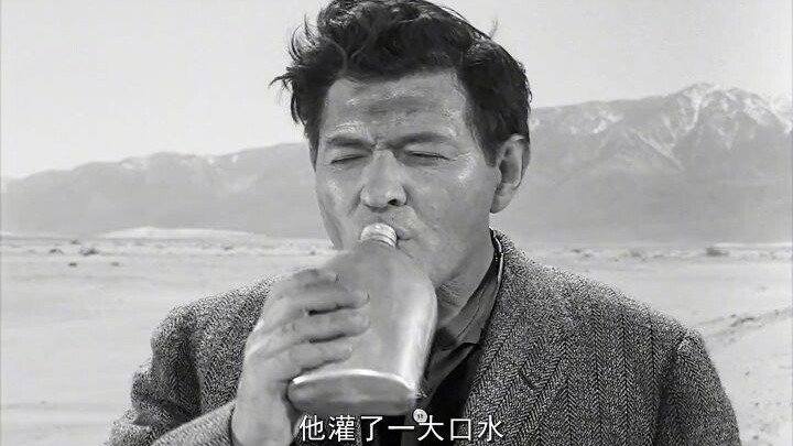 Bốn tên trộm cướp được cả xe vàng thỏi, bèn quyết định cùng nhau rơi vào trạng thái ngủ đông, đợi 10