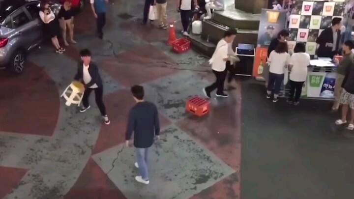 วิธีการต่อสู้ของชายสองคนชาวเกาหลีใต้ ทำให้ฉันรู้สึกเหมือนได้เห็นตัวเองในวัยเด็กอีกครั้ง