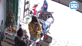 Cặp đôi vờ mua điện thoại bị nữ chủ tiệm 'TÓM GỌN' tại trận đầy kịch tính #lifestyle