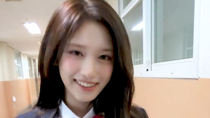 Li Rui, you’ve finally graduated—just forget all those high school rivalries.