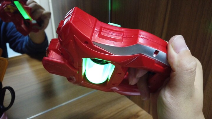 The Geed Riser has arrived to pay tribute to Mr. Fushigi