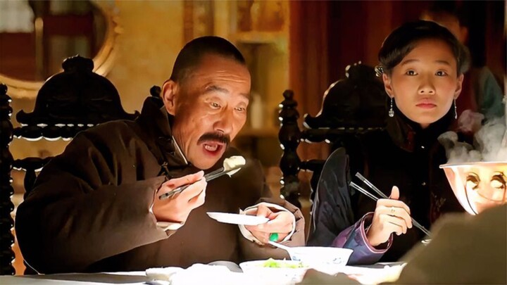 A Throwback to Li Xuejian’s Iconic Food Scenes: Fish-Head Hot Pot with Tofu, Big Bites of Lamb Skewe