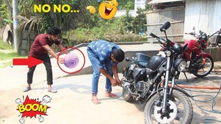 เล่นตลกปฏิกิริยาการเจาะยางด้วยลูกโป่งแตก ปฏิกิริยาบ้าๆ กับ Popping Balloons Prank!