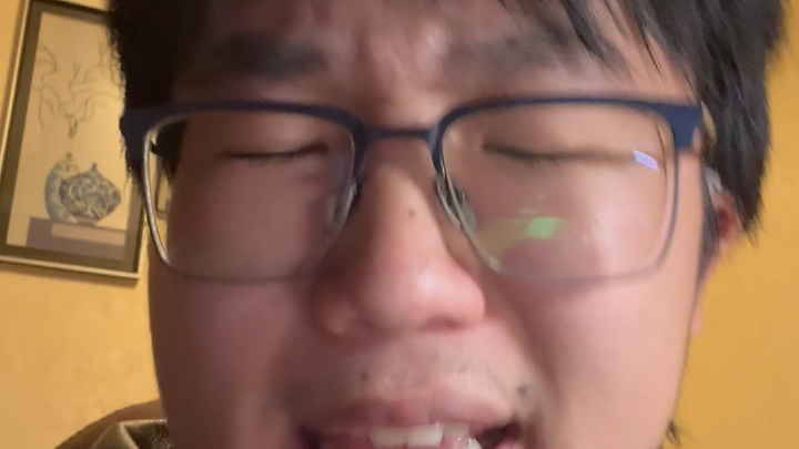 يا جماعة الأقوياء، أنا أيضاً تم تصويري سرًا، وهم يدّعون أنه صورة سيلفي!