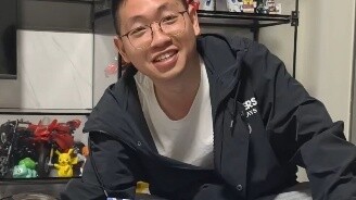 I gave my model-making husband a sacred unicorn, and he became so excited... #Gundam #Bandai #model 