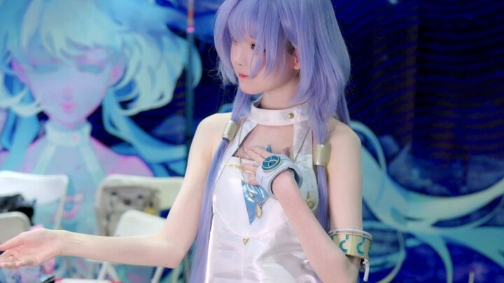 Such anime-like figure! But I don’t know which creator it is!