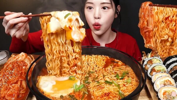 【Boki Chinese Subtitles】Instant noodles with kimchi—spicy, flavorful, and mouthwatering!